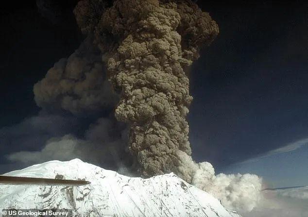 美国大型火山可能近期爆发当地居民抢购口罩人生就是博-尊龙凯时5000年未爆发！